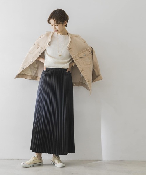 URBAN RESEARCH(アーバンリサーチ)の「レザーライクプリーツロングスカート(スカート・レディース・ブラック/ブルー系その他/ベージュ・FREE)」の19枚目の写真