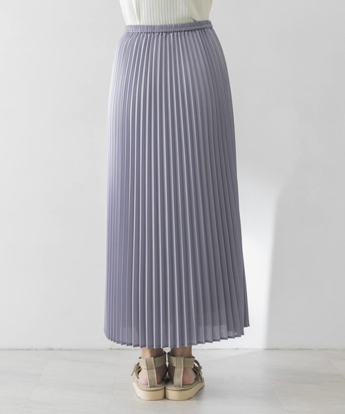 URBAN RESEARCH(アーバンリサーチ)の「レザーライクプリーツロングスカート(スカート・レディース・ブラック/ブルー系その他/ベージュ・FREE)」の14枚目の写真