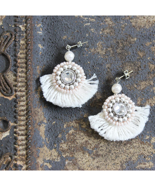 wiz(ウィズ)の「ウィズ wiz / EC限定 Re:Product ビーズ刺繍フリンジピアス(ピアス(両耳用)・レディース・アイボリー/ネイビー・FREE)」の7枚目の写真
