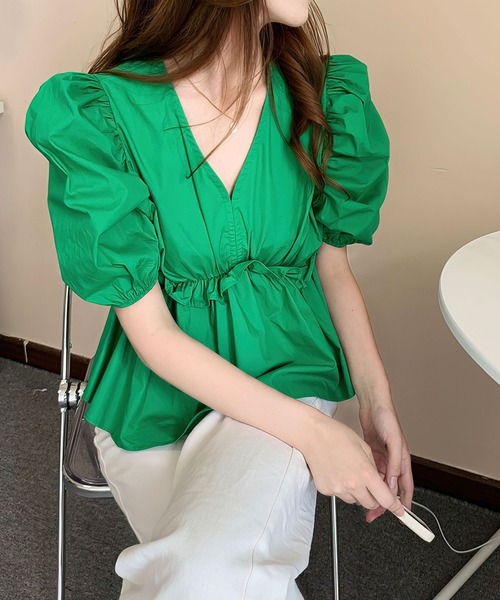 me+em select(ミームセレクト)の「シャーリングギャザー切替パワーショルダーブラウス(シャツ/ブラウス・レディース・グリーン/イエロー/ホワイト/ブラック・FREE)」の17枚目の写真