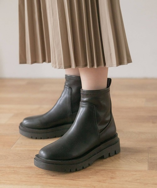 ITEMS URBANRESEARCH(アイテムズ アーバンリサーチ)の「トラックソールストレッチブーツ(ブーツ・レディース・ブラック/オリーブ・MEDIUM/SMALL/LARGE)」の2枚目の写真