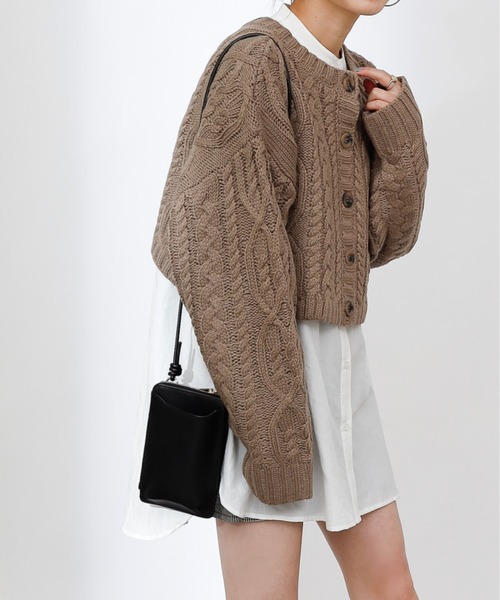 COLONY 2139(コロニートゥーワンスリーナイン)の「2WAYケーブルニットショートカーディガン(カーディガン/ボレロ・レディース・アイボリー/ブラック/モカ・LARGE/MEDIUM)」の16枚目の写真