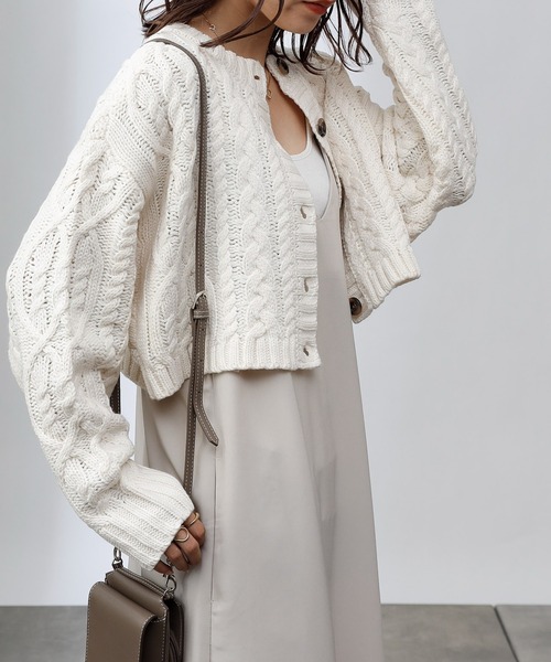 COLONY 2139(コロニートゥーワンスリーナイン)の「2WAYケーブルニットショートカーディガン(カーディガン/ボレロ・レディース・アイボリー/ブラック/モカ・LARGE/MEDIUM)」の7枚目の写真