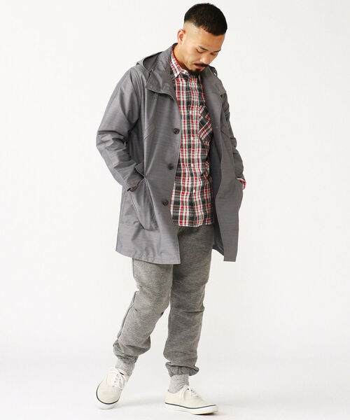 BEAMS PLUS（ビームスプラス）の「BEAMS PLUS / コンフォート クロス フーデッド コート（モッズコート・メンズ・チャコールグレー/グレー・SMALL/MEDIUM/LARGE/X-LARGE）」の4枚目の写真