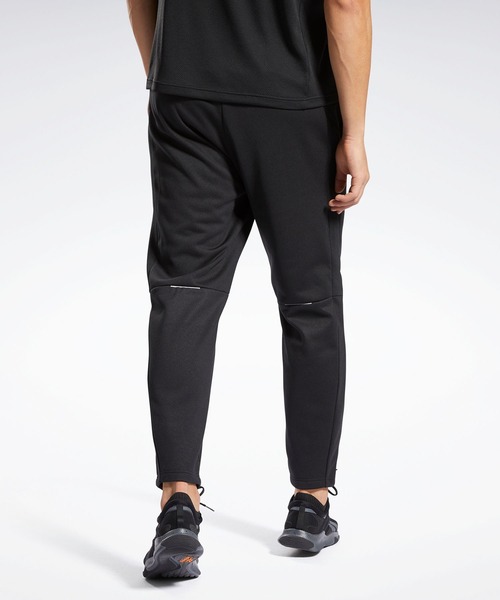 Reebok(リーボック)の「DMX トレーニング マイクロ フリースパンツ / DMX Training Micro Fleece Pants(スウェットパンツ・メンズ・ブラック・SMALL/MEDIUM/LARGE/X-LARGE/XX-LARGE/XXX-LARGE)」の4枚目の写真