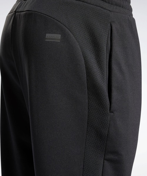 Reebok(リーボック)の「DMX トレーニング マイクロ フリースパンツ / DMX Training Micro Fleece Pants(スウェットパンツ・メンズ・ブラック・SMALL/MEDIUM/LARGE/X-LARGE/XX-LARGE/XXX-LARGE)」の3枚目の写真