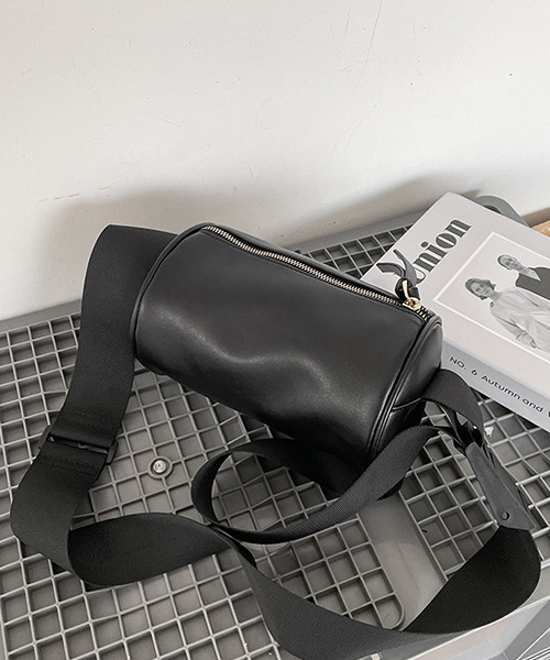 c.u.l(シーユーエル)の「【c.u.l】ロール型ドラムショルダーバッグ cula275(ショルダーバッグ・レディース・ブラック・FREE)」の12枚目の写真