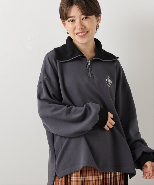 DOUBLE NAME(ダブルネーム)の「ワンポイント刺しゅうハーフZIPプルオーバー(Tシャツ/カットソー・レディース・ブルー/グリーン/スミクロ/オフホワイト・FREE)」の2枚目の写真