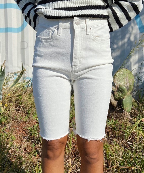 esutoreja（エストレジャ）の「ストレッチスリムハーフパンツ（その他パンツ・レディース・ホワイト/ブラック・S/M/XS）」の12枚目の写真