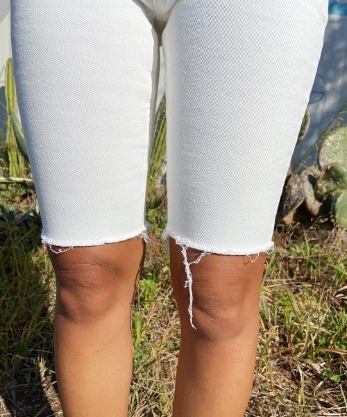 esutoreja（エストレジャ）の「ストレッチスリムハーフパンツ（その他パンツ・レディース・ホワイト/ブラック・S/M/XS）」の15枚目の写真