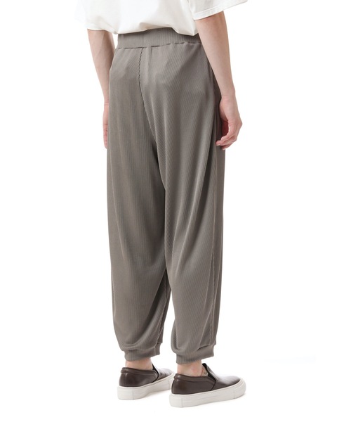 ATTACHMENT(アタッチメント)の「ナイロン変形リブ イージーワイドパンツ / UNIQUE SHAPED NYLON RIB WIDE EASY PANTS(その他パンツ・メンズ・ブラック/ベージュ/ダークグレー・1/2/3)」の5枚目の写真