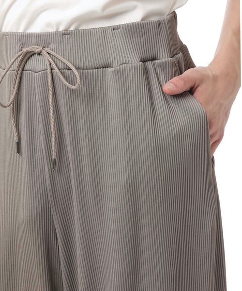 ATTACHMENT(アタッチメント)の「ナイロン変形リブ イージーワイドパンツ / UNIQUE SHAPED NYLON RIB WIDE EASY PANTS(その他パンツ・メンズ・ブラック/ベージュ/ダークグレー・1/2/3)」の6枚目の写真