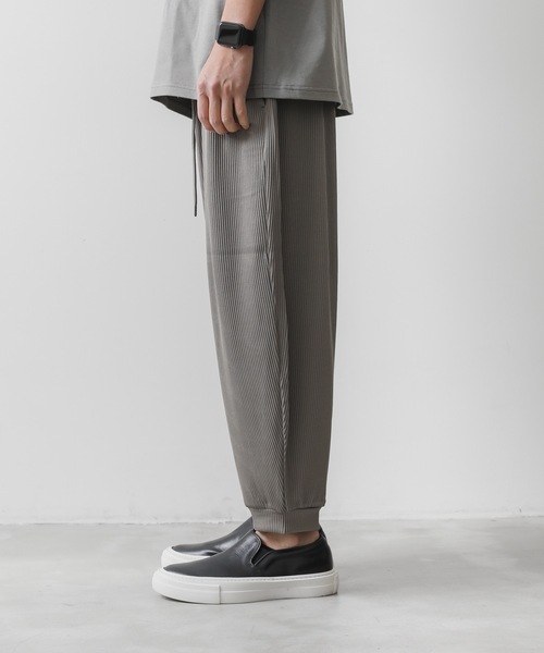 ATTACHMENT(アタッチメント)の「ナイロン変形リブ イージーワイドパンツ / UNIQUE SHAPED NYLON RIB WIDE EASY PANTS(その他パンツ・メンズ・ブラック/ベージュ/ダークグレー・1/2/3)」の15枚目の写真