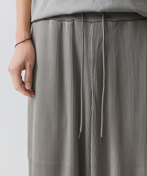 ATTACHMENT(アタッチメント)の「ナイロン変形リブ イージーワイドパンツ / UNIQUE SHAPED NYLON RIB WIDE EASY PANTS(その他パンツ・メンズ・ブラック/ベージュ/ダークグレー・1/2/3)」の17枚目の写真