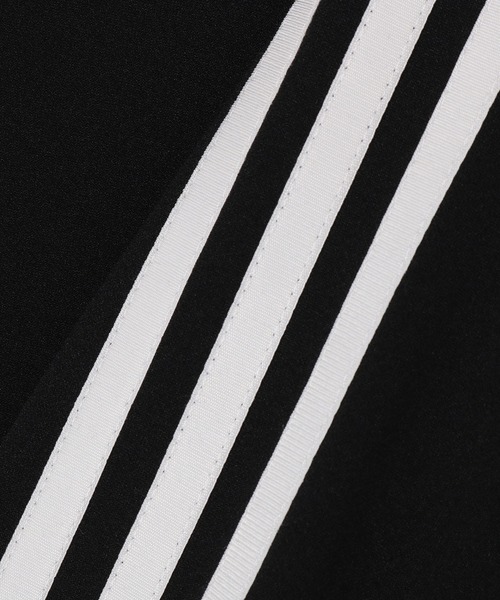 adidas（アディダス）の「スリーストライプス ダブルニット トラックトップ / アディダス（ナイロンジャケット・レディース・ブラック×ホワイト/ブラック×ブラック/ダークブルー・MEDIUM/LARGE/X-LARGE/X-SMALL/SMALL）」の12枚目の写真