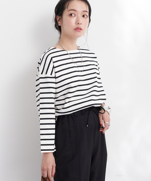 earth music&ecology（アースミュージックアンドエコロジー）の「ボートネックボーダープルオーバー*（Tシャツ/カットソー・レディース・ブラック/ライム/モカ・S/M）」の2枚目の写真