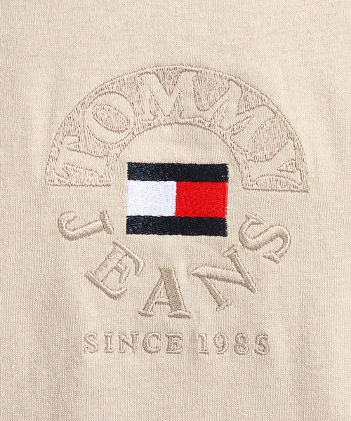 tommy jeans(トミー ジーンズ)の「ラウンドロゴクルーネックTシャツ(Tシャツ/カットソー・メンズ・ホワイト/ベージュ/ブルー/ブラック・SMALL/MEDIUM/LARGE/X-LARGE)」の11枚目の写真