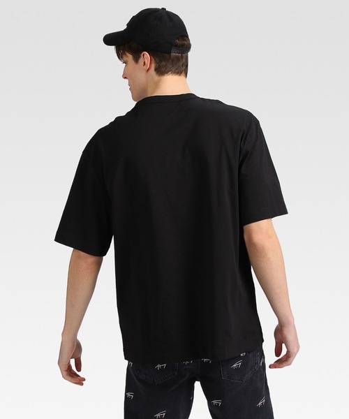 tommy jeans(トミー ジーンズ)の「ラウンドロゴクルーネックTシャツ(Tシャツ/カットソー・メンズ・ホワイト/ベージュ/ブルー/ブラック・SMALL/MEDIUM/LARGE/X-LARGE)」の6枚目の写真