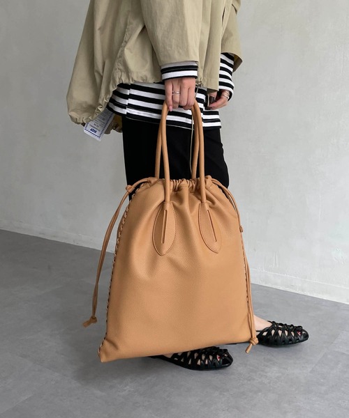 CAPRICIEUX LE'MAGE（カプリシューレマージュ）の「〈WEB限定カラー/イエロー〉TURNトートバッグ（トートバッグ・レディース・イエロー/キャメル/ブラック・FREE）」の8枚目の写真