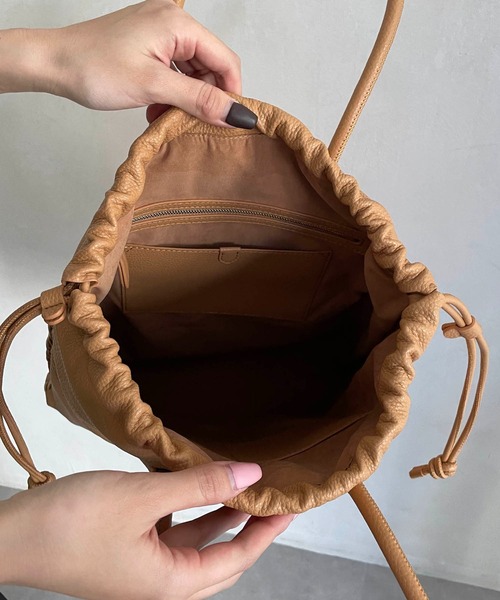 CAPRICIEUX LE'MAGE（カプリシューレマージュ）の「〈WEB限定カラー/イエロー〉TURNトートバッグ（トートバッグ・レディース・イエロー/キャメル/ブラック・FREE）」の13枚目の写真