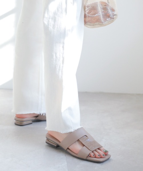 VIVIAN（ヴィヴィアン）の「ゴールドパーツヒールクロスミュールサンダル（サンダル・レディース・グレー系その他7/ダークブラウン/ベージュ/ブラック・L/S/M/LL）」の11枚目の写真