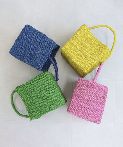 EARTH MADE(アースメイド)の「【EARTH MADE/アースメイド】ABACA SQUARE BAG(かごバッグ・レディース・ブルー/イエロー/グリーン/ピンク・FREE)」の1枚目の写真
