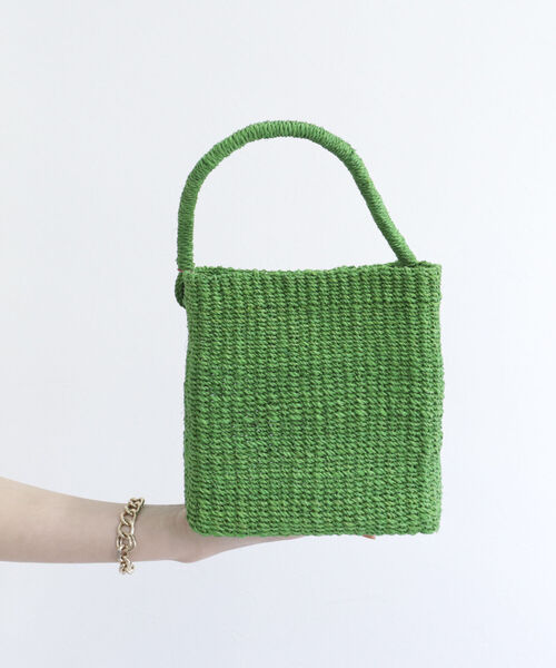 EARTH MADE(アースメイド)の「【EARTH MADE/アースメイド】ABACA SQUARE BAG(かごバッグ・レディース・ブルー/イエロー/グリーン/ピンク・FREE)」の2枚目の写真