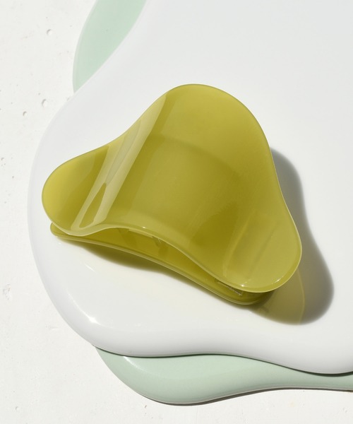 GOLDY（ゴールディ）の「ニュアンス トライアングル アセチ ヘアー クリップ（バレッタ/ヘアクリップ・レディース・ライトブルー/ブラウン/イエロー/アイボリー/グレー/グリーン・FREE）」の6枚目の写真