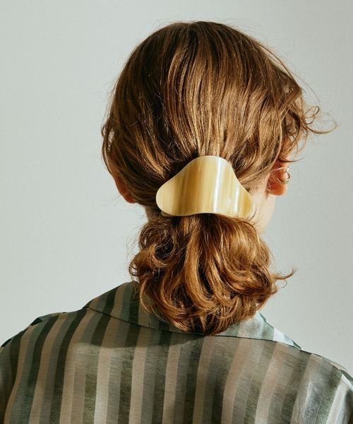 GOLDY（ゴールディ）の「ニュアンス トライアングル アセチ ヘアー クリップ（バレッタ/ヘアクリップ・レディース・ライトブルー/ブラウン/イエロー/アイボリー/グレー/グリーン・FREE）」の9枚目の写真