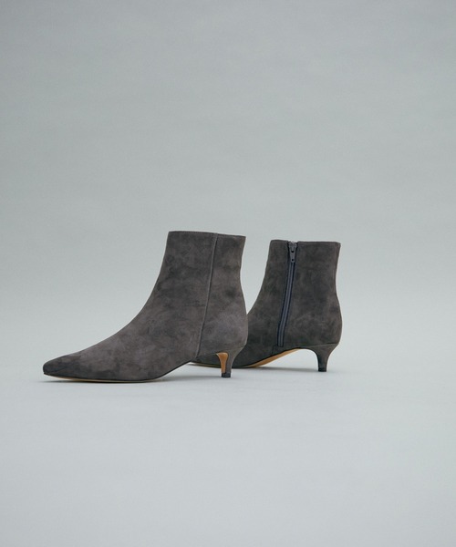 ADAM ET ROPE'(アダムエロペ)の「レザーポインテッドショートブーツ(ブーツ・レディース・チャコールグレー/ブラック・23.0cm/24.5cm/24.0cm/23.5cm)」の2枚目の写真