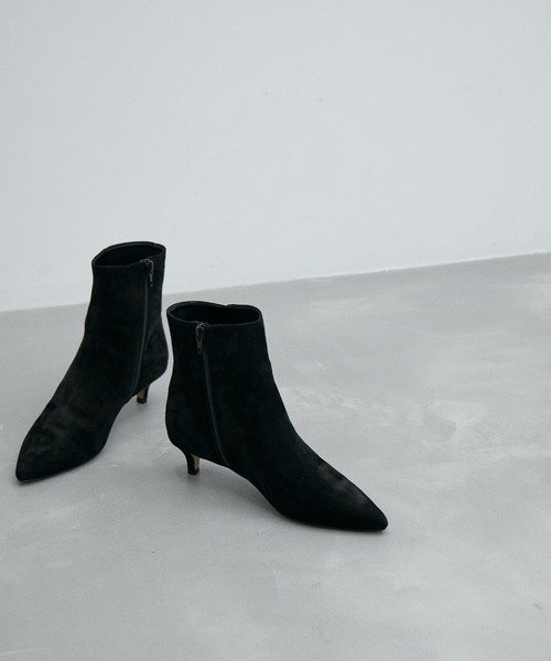 ADAM ET ROPE'(アダムエロペ)の「レザーポインテッドショートブーツ(ブーツ・レディース・チャコールグレー/ブラック・23.0cm/24.5cm/24.0cm/23.5cm)」の1枚目の写真