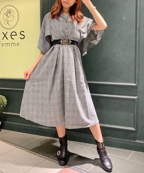 axes femme POETIQUE（アクシーズファムポエティック）の「イレヘムケープシャツ風ＯＰ（ワンピース・レディース・ブラウン/キナリ/チャコール・MEDIUM）」の3枚目の写真