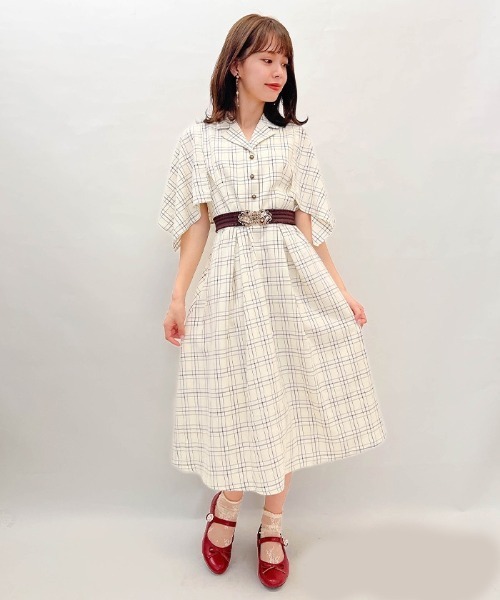 axes femme POETIQUE（アクシーズファムポエティック）の「イレヘムケープシャツ風ＯＰ（ワンピース・レディース・ブラウン/キナリ/チャコール・MEDIUM）」の2枚目の写真