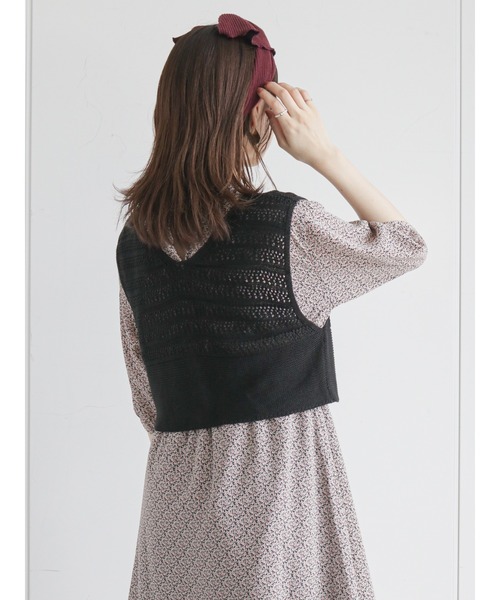 ehka sopo（エヘカソポ）の「透かし編み前開きベスト（ベスト・レディース・キナリ/マスタード/キャメル/ブラック・ﾌﾘ-）」の21枚目の写真