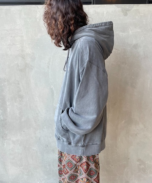 Carhartt WIP（カーハートダブリューアイピー）の「[carhartt WIP/カーハートダブリューアイピー] VISTA ワンポイントロゴスウェットパーカー（パーカー・レディース・モスグリーン/ダークグレー・S/M/L/XL）」の12枚目の写真