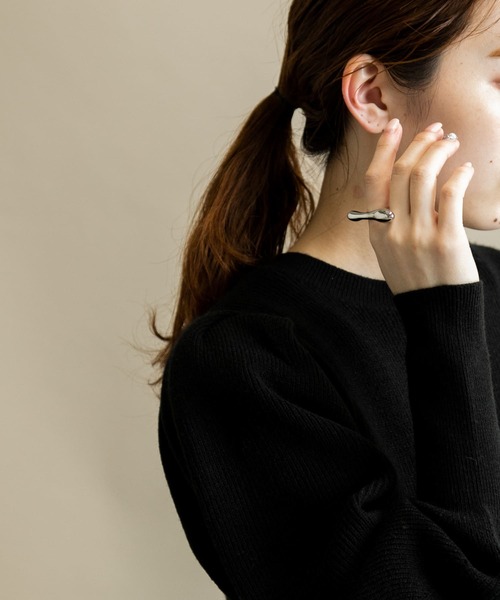 SMELLY（スメリー）の「ニュアンスメタルバーリング（リング・レディース・シルバー・-）」の4枚目の写真