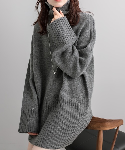 mystic（ミスティック）の「BACKスリットタートルニット（ニット/セーター・レディース・オフホワイト/ブルー/チャコールグレー/オレンジ・FREE）」の2枚目の写真