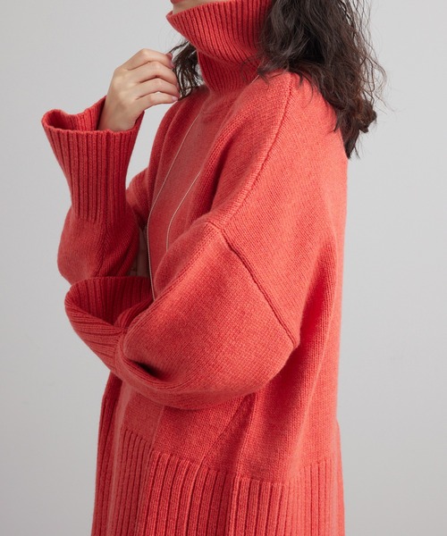 mystic（ミスティック）の「BACKスリットタートルニット（ニット/セーター・レディース・オフホワイト/ブルー/チャコールグレー/オレンジ・FREE）」の4枚目の写真