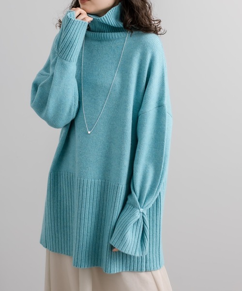 mystic（ミスティック）の「BACKスリットタートルニット（ニット/セーター・レディース・オフホワイト/ブルー/チャコールグレー/オレンジ・FREE）」の5枚目の写真