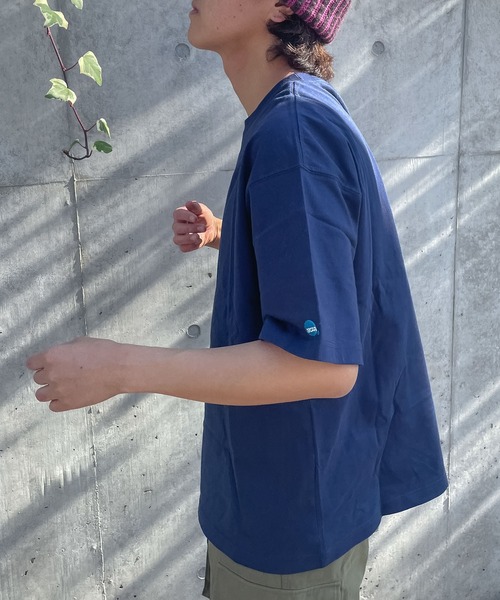 NCAA(エヌシーエーエー)の「【 NCAA / エヌ・シー・エー・エー 】 KM9900 T-SHIRT DWB(Tシャツ/カットソー・メンズ・オフホワイト/ブラック/ネイビー/ホワイト・MEDIUM/LARGE/X-LARGE)」の1枚目の写真
