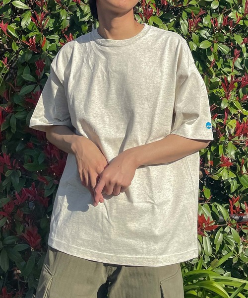NCAA(エヌシーエーエー)の「【 NCAA / エヌ・シー・エー・エー 】 KM9900 T-SHIRT DWB(Tシャツ/カットソー・メンズ・オフホワイト/ブラック/ネイビー/ホワイト・MEDIUM/LARGE/X-LARGE)」の3枚目の写真