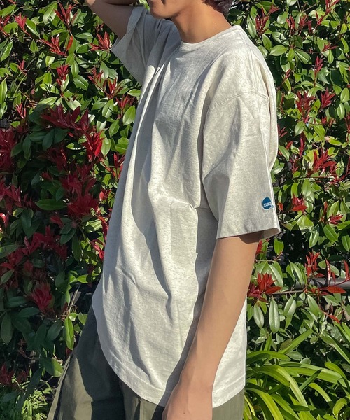 NCAA(エヌシーエーエー)の「【 NCAA / エヌ・シー・エー・エー 】 KM9900 T-SHIRT DWB(Tシャツ/カットソー・メンズ・オフホワイト/ブラック/ネイビー/ホワイト・MEDIUM/LARGE/X-LARGE)」の8枚目の写真