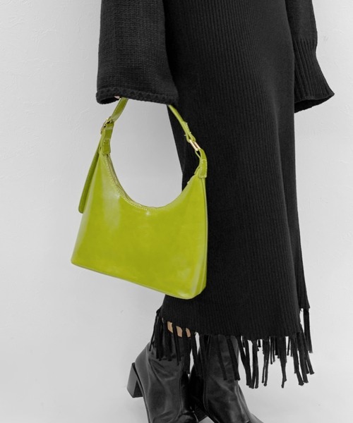 LVEU.（ラブユ.）の「【ZOZOTOWN限定】Enamel hand bag / エナメルハンドバッグ（ハンドバッグ・レディース・ライトグリーン/ブラック・FREE）」の2枚目の写真
