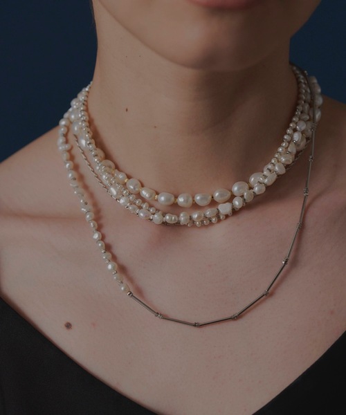 loni(ロニ)の「Crop baroque pearl combi necklace(淡水パールチョーカー/ネックレス)(ネックレス・レディース・ゴールド・FREE)」の7枚目の写真