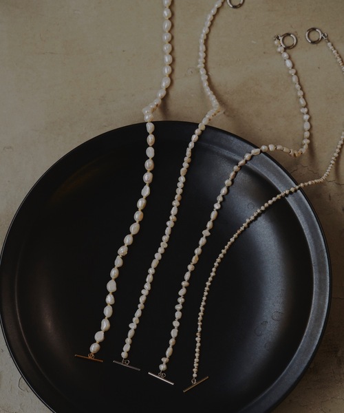 loni(ロニ)の「Crop baroque pearl combi necklace(淡水パールチョーカー/ネックレス)(ネックレス・レディース・ゴールド・FREE)」の13枚目の写真