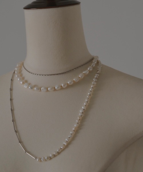 loni(ロニ)の「Crop baroque pearl combi necklace(淡水パールチョーカー/ネックレス)(ネックレス・レディース・ゴールド・FREE)」の10枚目の写真