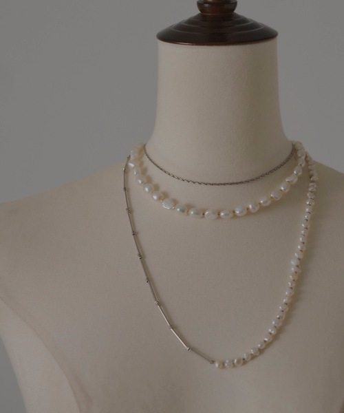 loni(ロニ)の「Crop baroque pearl combi necklace(淡水パールチョーカー/ネックレス)(ネックレス・レディース・ゴールド・FREE)」の11枚目の写真