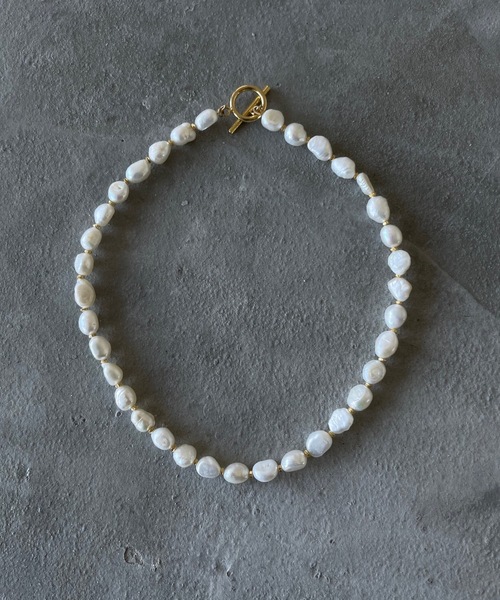 loni(ロニ)の「Crop baroque pearl combi necklace(淡水パールチョーカー/ネックレス)(ネックレス・レディース・ゴールド・FREE)」の15枚目の写真