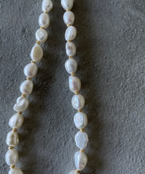 loni(ロニ)の「Crop baroque pearl combi necklace(淡水パールチョーカー/ネックレス)(ネックレス・レディース・ゴールド・FREE)」の14枚目の写真