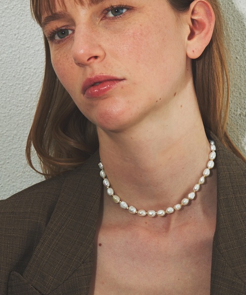 loni(ロニ)の「Crop baroque pearl combi necklace(淡水パールチョーカー/ネックレス)(ネックレス・レディース・ゴールド・FREE)」の21枚目の写真